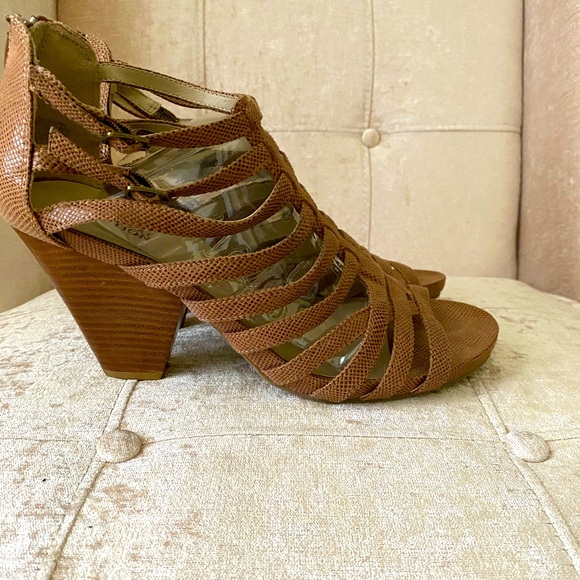 Kenneth Cole Reaction Strap Sandals - Picture 2 of 3